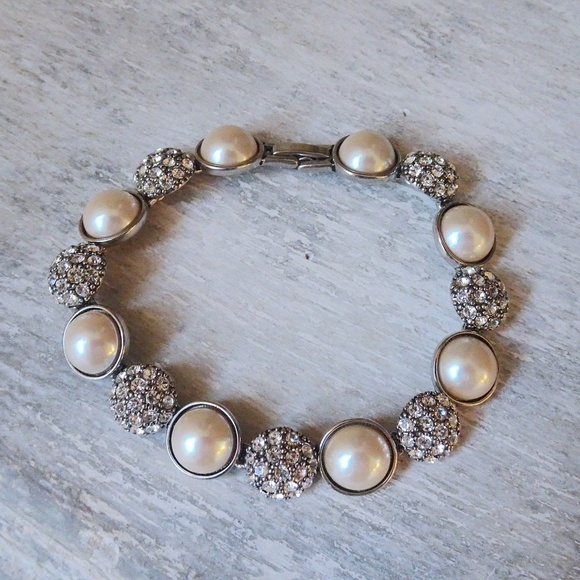 Rare Vintage Monet Faux Pearl Cabs & Pavé Crystal Silver Tone Elegant Bracelet - Picture 2 of 8